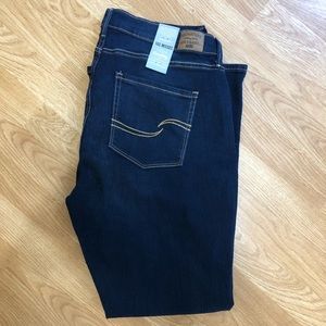 16S Levi Curvy Bootcut